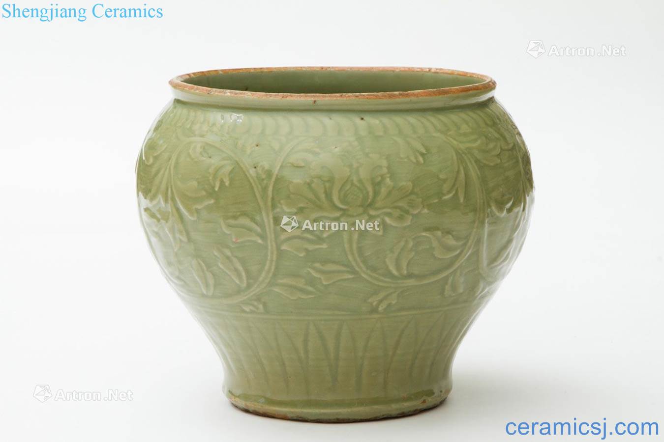Early Ming dynasty Longquan celadon carved decorative pattern bender pot