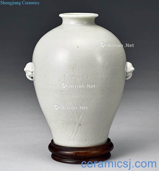 Ming vase with a double lion dehua kiln