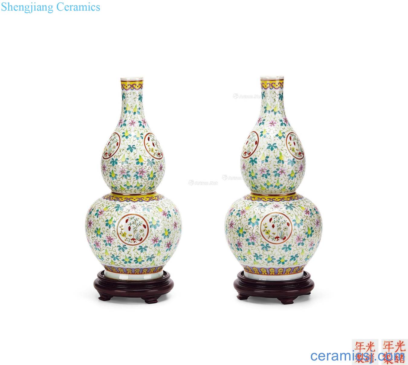 Late qing pastel medallion bottle gourd (a)
