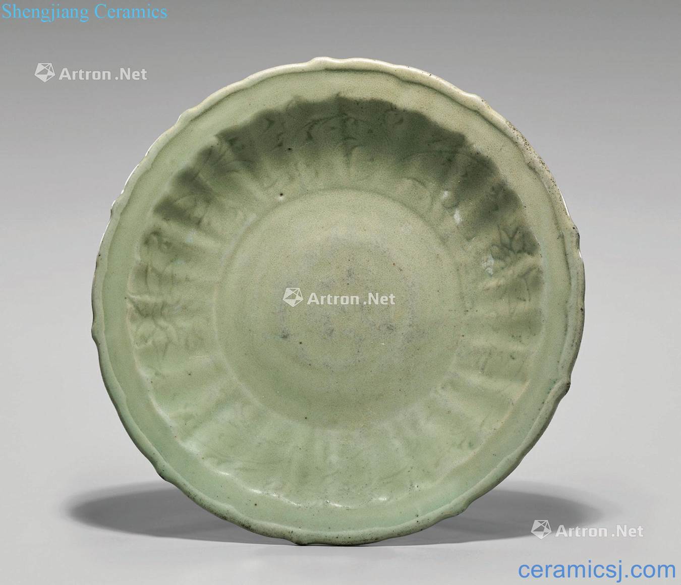 In the early Ming dynasty Longquan green glaze porcelain