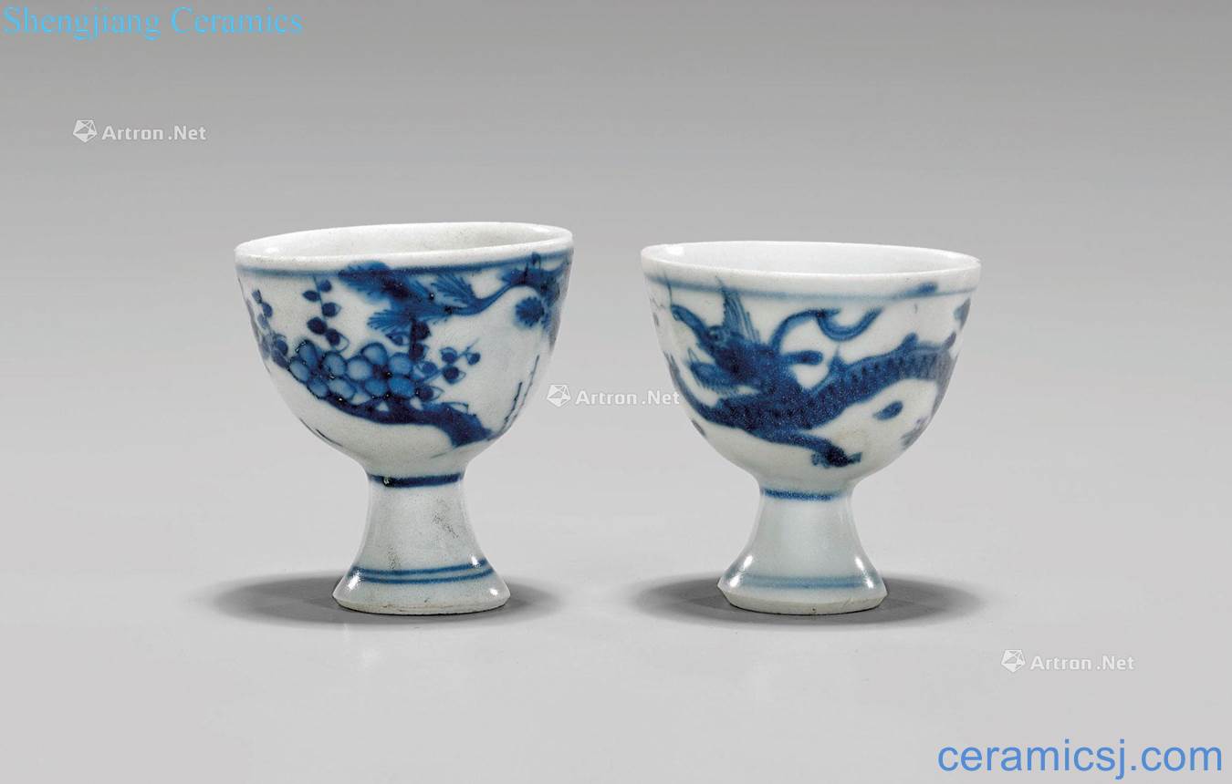 Blue and white porcelain of Ming dynasty goblet (a)