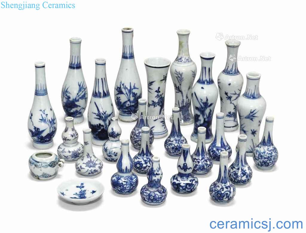TRANSITIONAL, MID 17 th ~ CENTURY A GROUP OF "HATCHER CARGO 'BLUE AND WHITE MINIATURES
