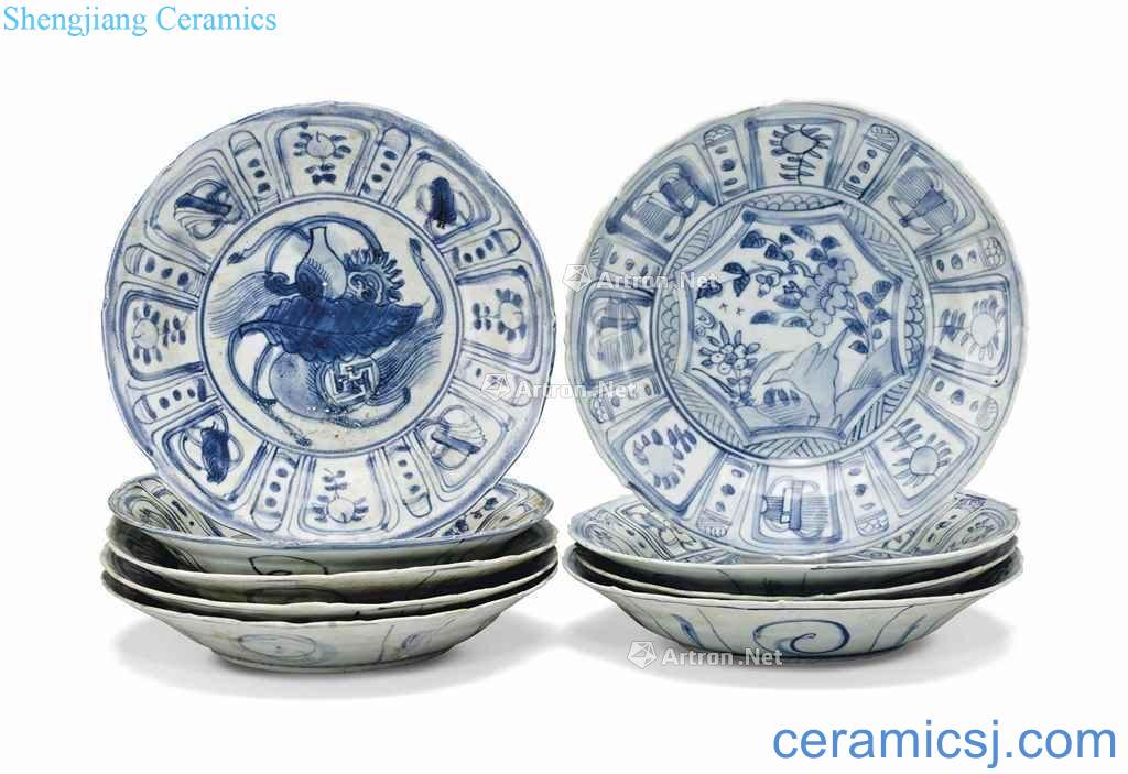 TRANSITIONAL, MID ~ 17 th CENTURY NINE SMALL 'HATCHER CARGO' BLUE AND WHITE DISHES