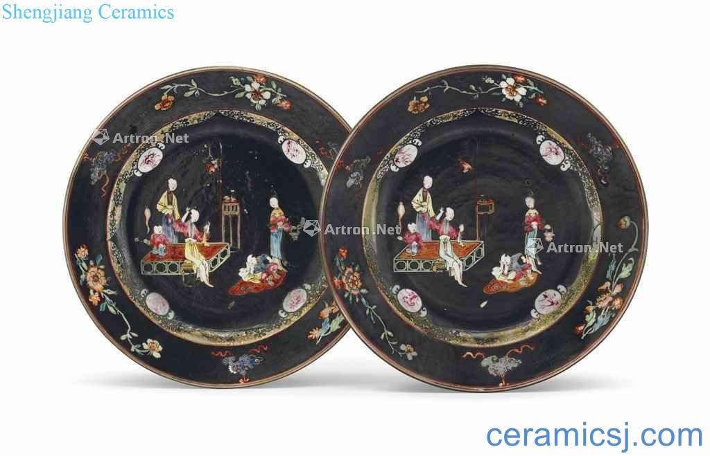 YONGZHENG PERIOD (1723-35) A PAIR OF FAMILLE ROSE AND SILVERED PLATES