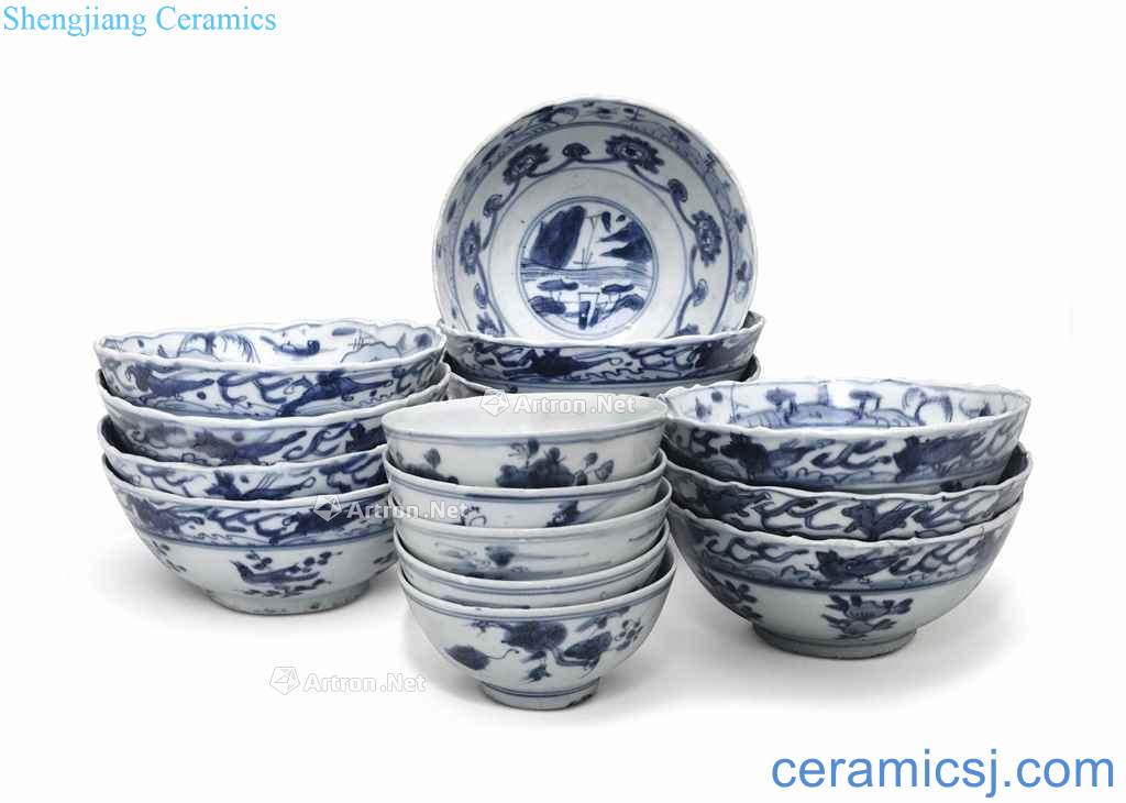 TRANSITIONAL, MID 16 ~ 17 th CENTURY A GROUP OF SMALL 'HATCHER CARGO' BLUE AND WHITE BOWLS