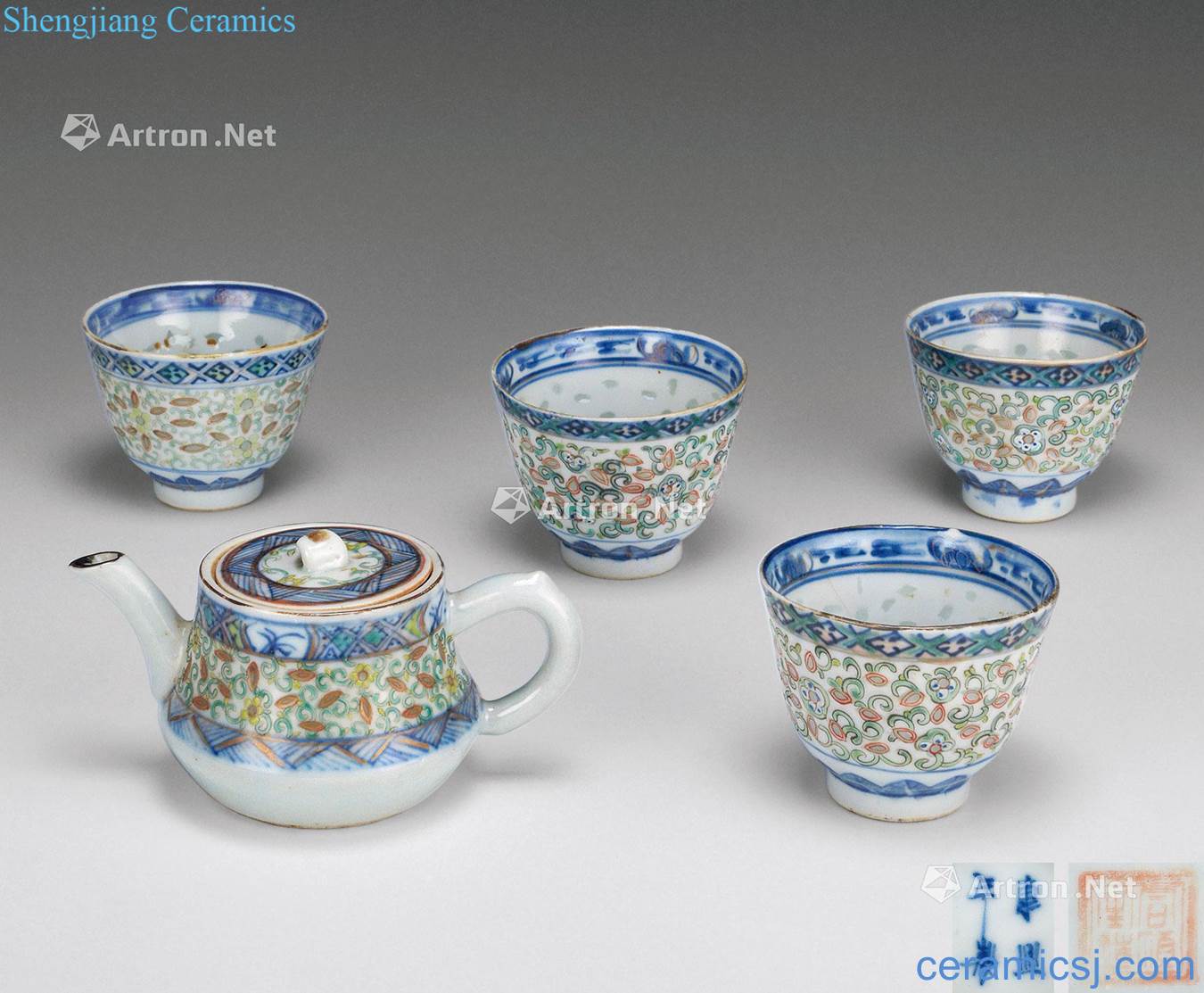 In the qing dynasty (1644-1911) blue and white enamel floral print teapot Cup (5 pieces a set)
