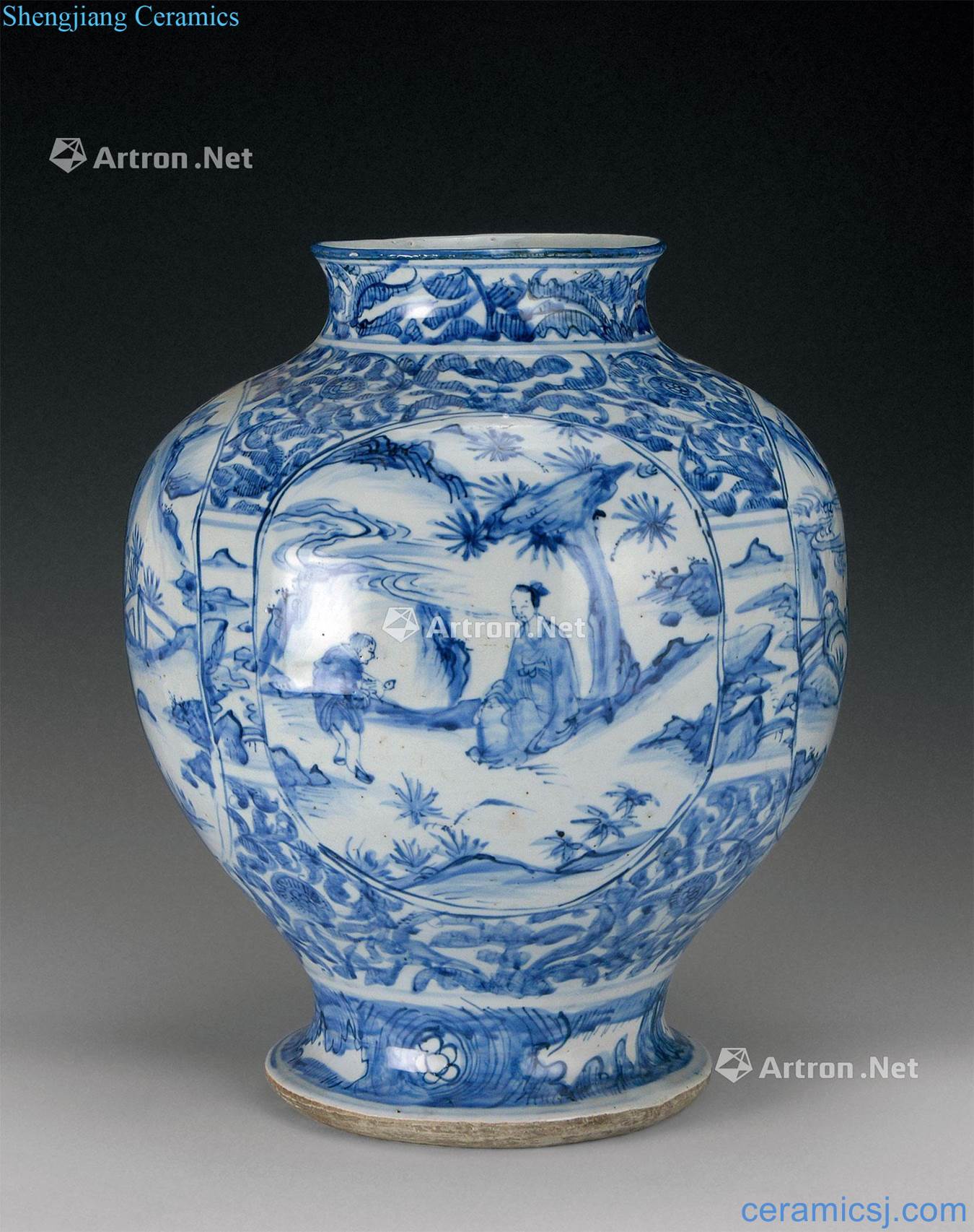 In the Ming dynasty (1368-1644) blue and white medallion Gao Shiwen bottles