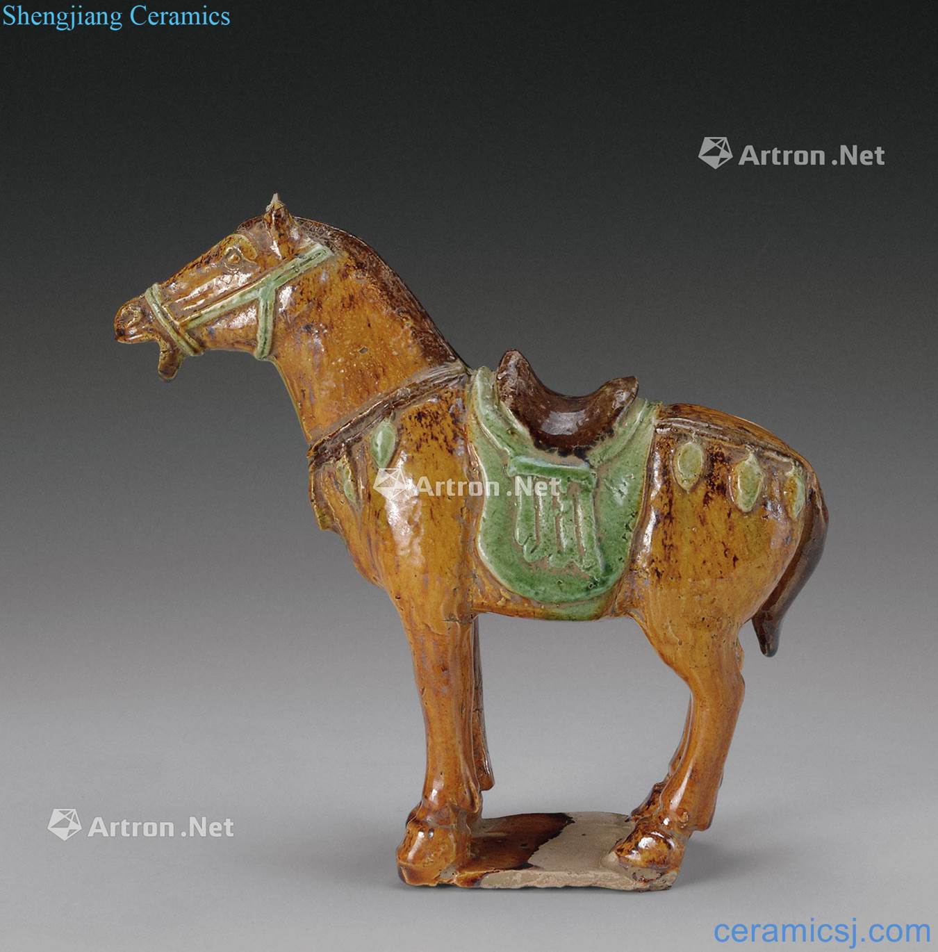 The tang dynasty (618-907), three-color horse furnishing articles