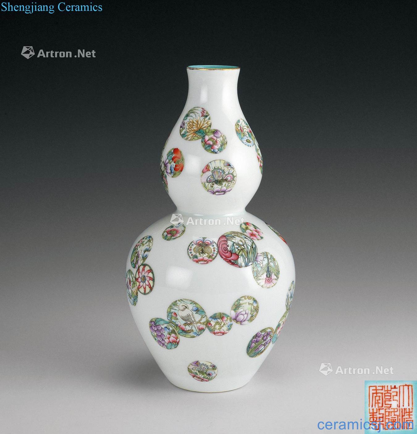 In the qing dynasty (1644-1911), pastel spends the gourd bottle