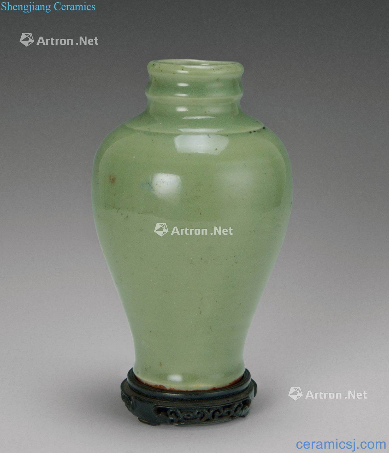 Longquan celadon plum bottle the Ming dynasty (1368-1644)