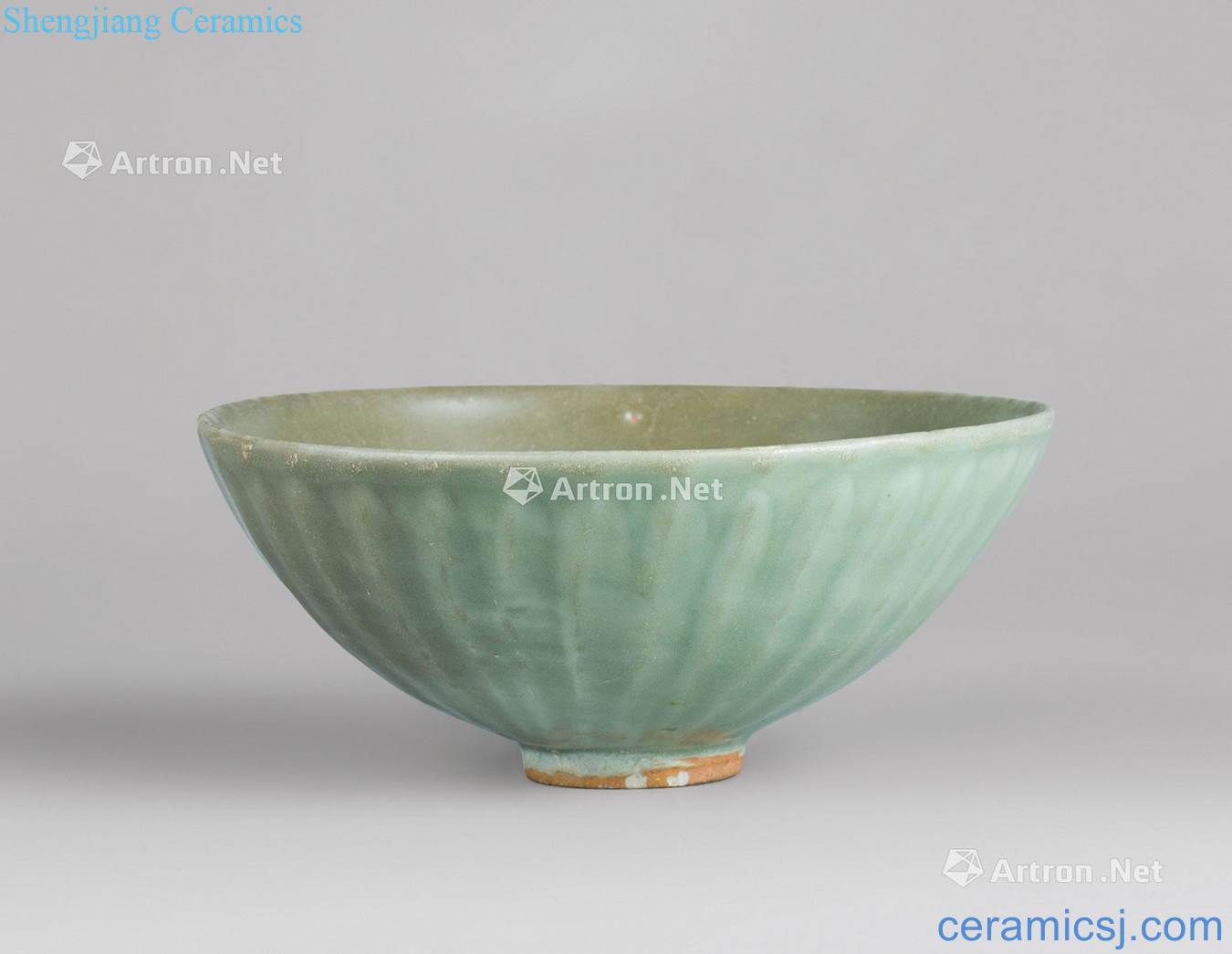The song dynasty (960-1279), longquan celadon lotus-shaped bowl