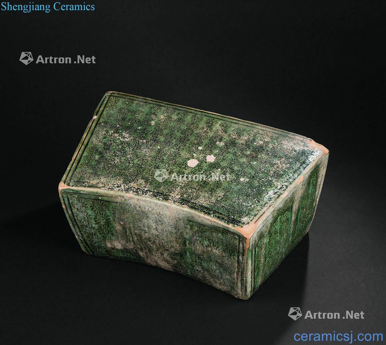 The song dynasty (960-1279), green glaze black flower porcelain pillow