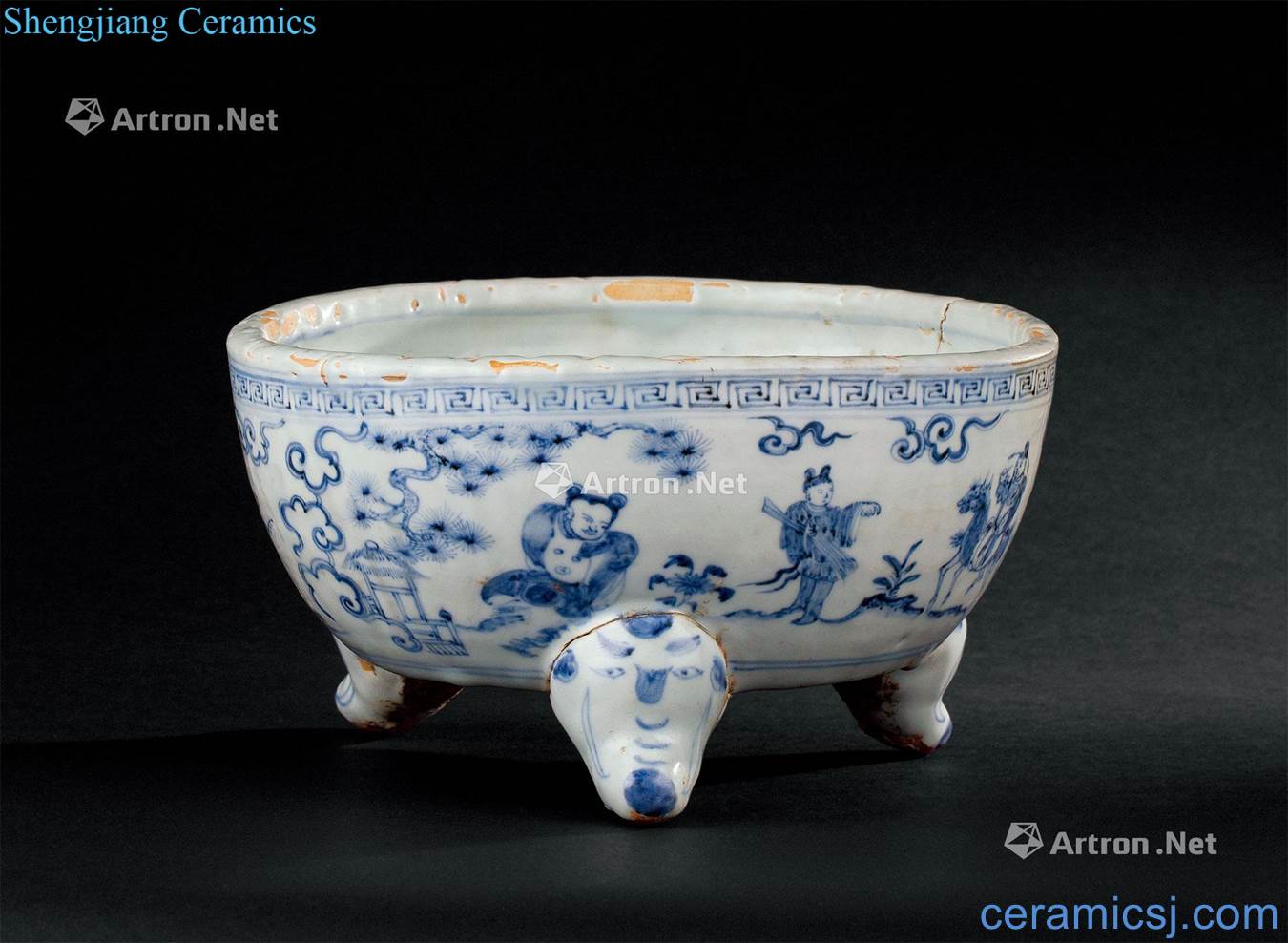 Ming dynasty (1368-1644) blue and white character lines three-legged pot