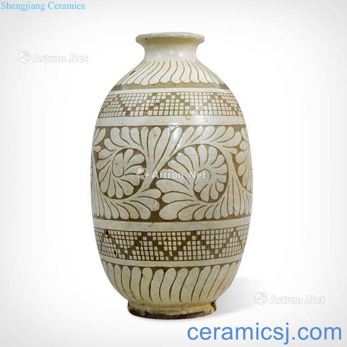 Song magnetic state kiln carved flower flower grain mouth bottle