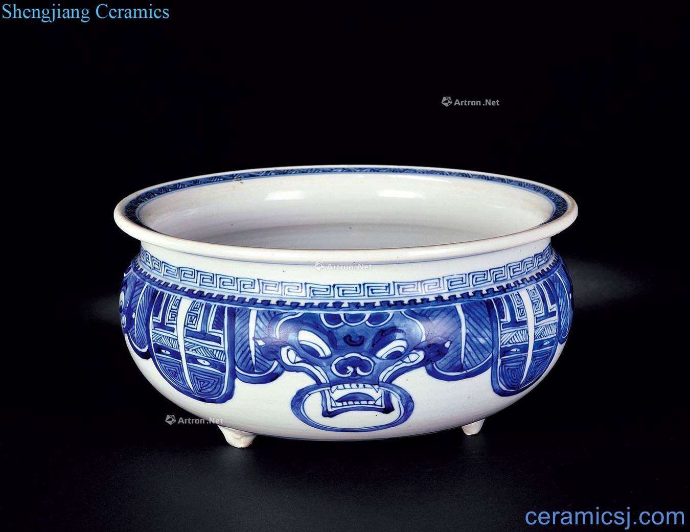 The qing emperor kangxi Blue and white beast grain furnace with three legs