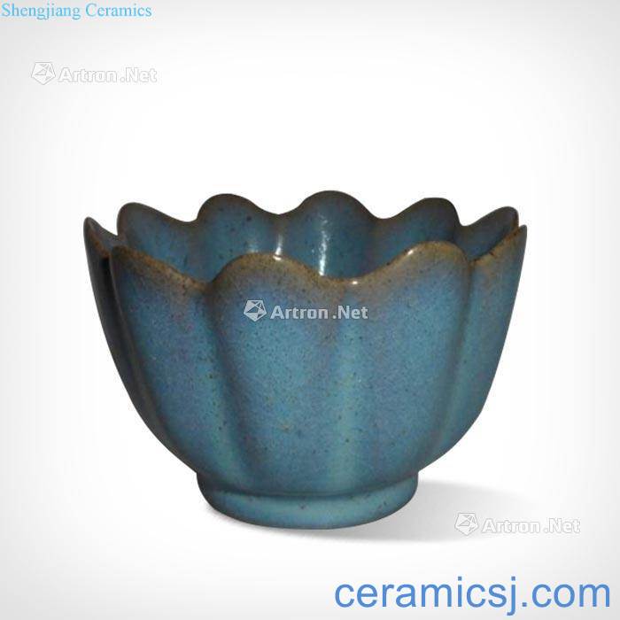 The song dynasty Sky blue glaze lotus bowl masterpieces
