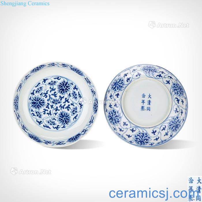 Qing stagnation Blue and white tie up lotus flower tray (a)