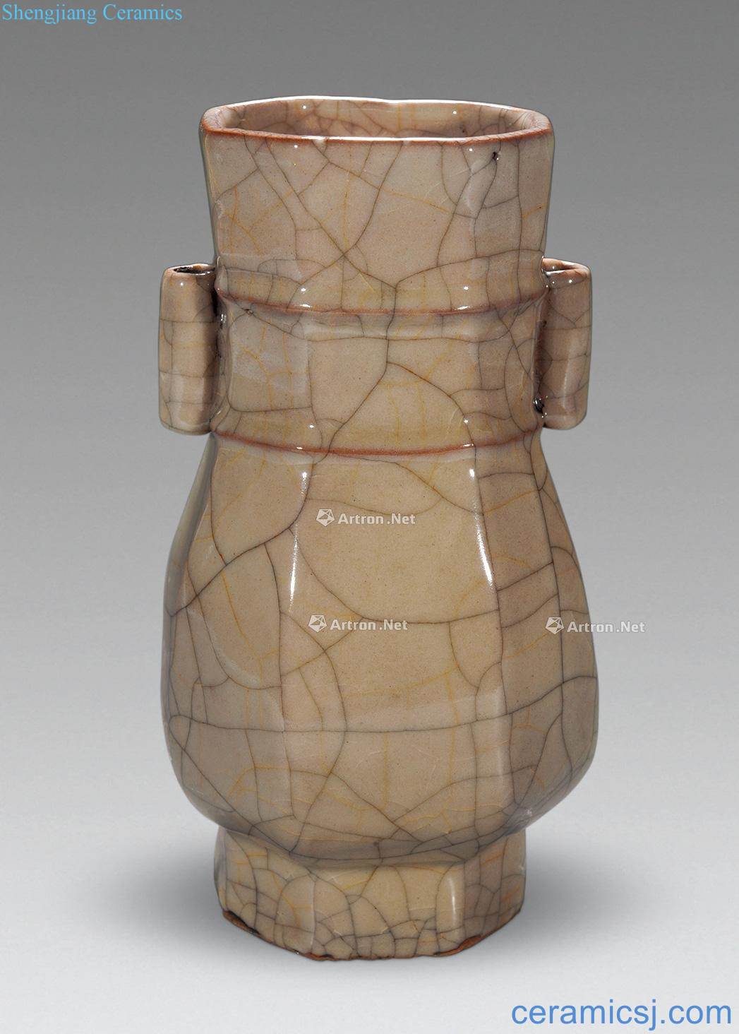 The southern song dynasty cream-colored glaze elder brother kiln penetration ears