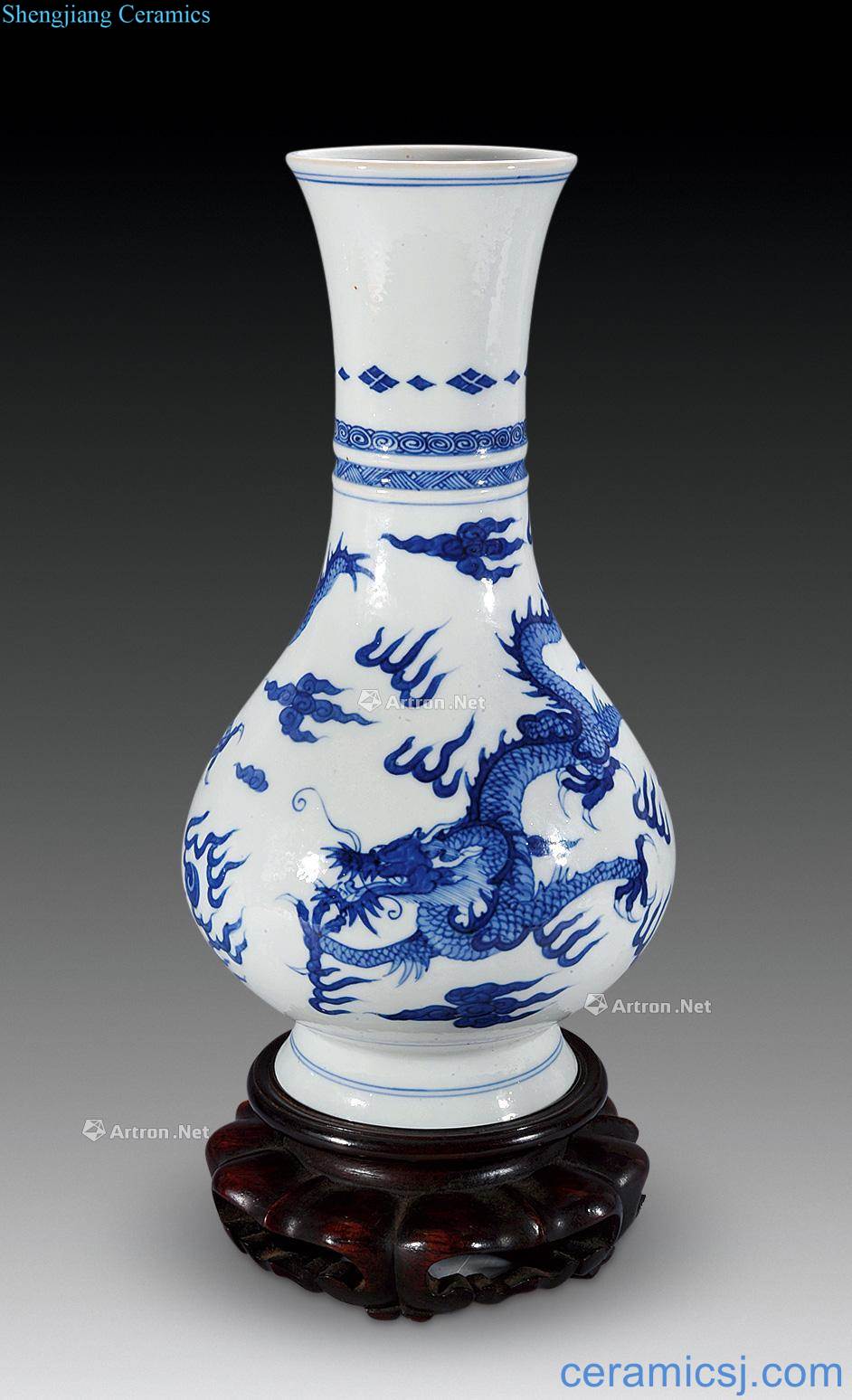 The qing emperor kangxi Blue and white dragon pipa statue