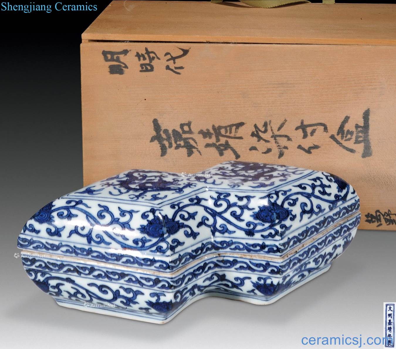 Ming jiajing Blue and white ssangyong fangsheng box