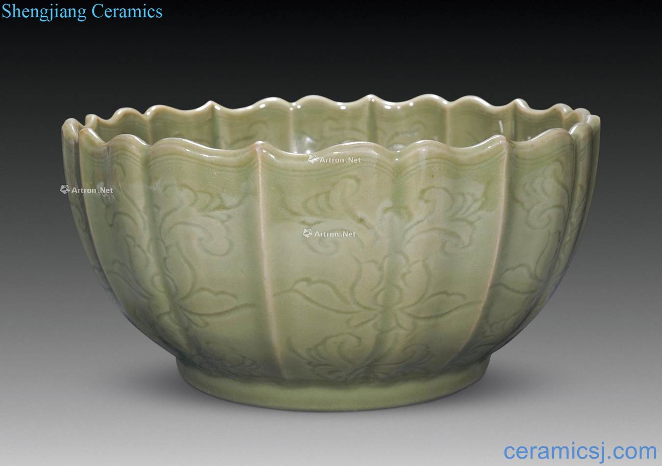 Ming Longquan lotus-shaped hand-cut large bowl