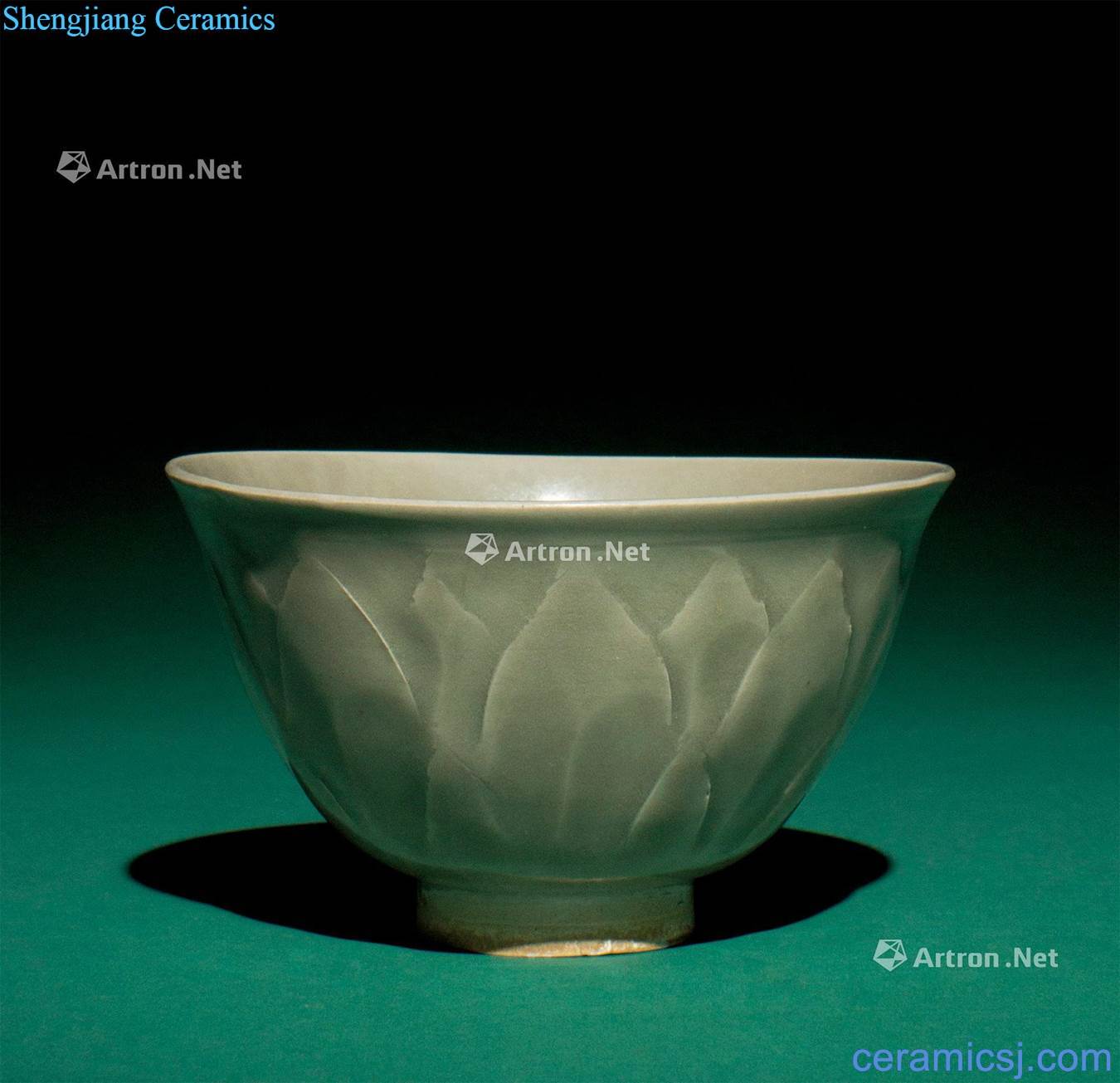 Ming Green glaze lotus-shaped bowl