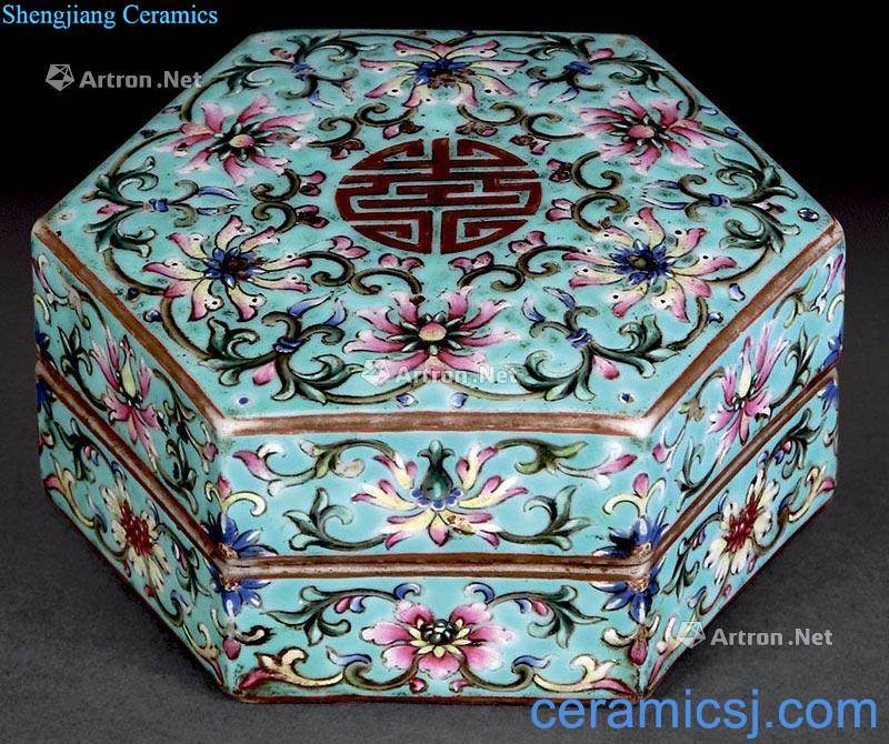 Qing daoguang A hoard of famille rose six-party cover box