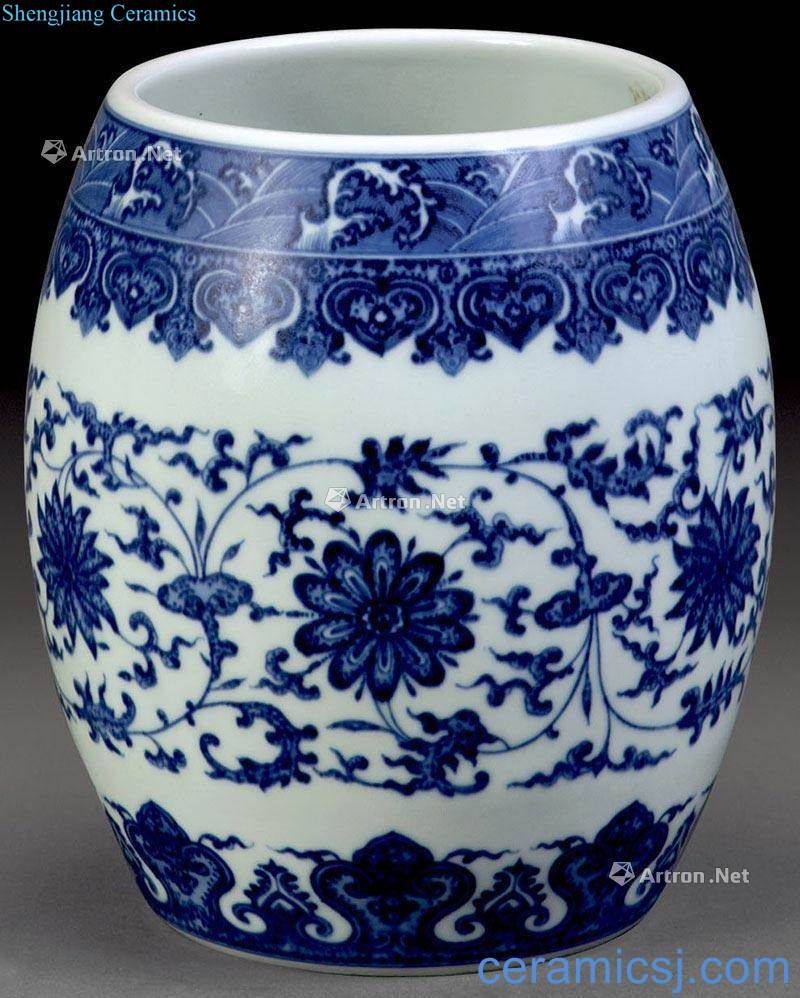 The blue and white flowers cylinder